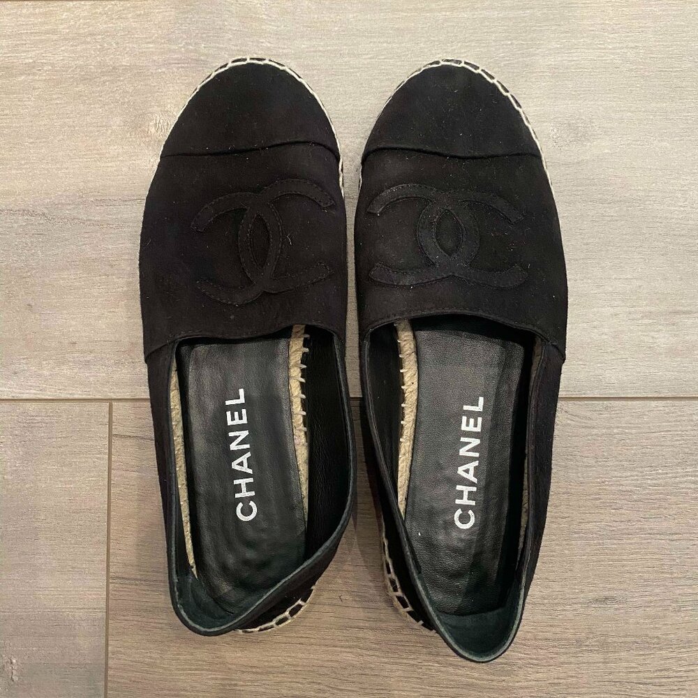 Chanel - Espadrille 40 Velvet Cap Toe CC Monogram Flats in Black